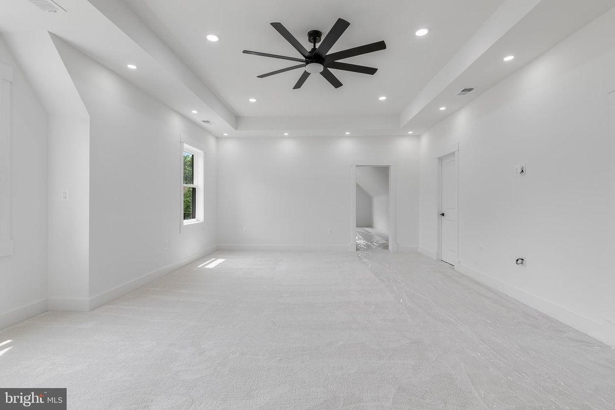 Empty room, Interior, Recessed Lighting
