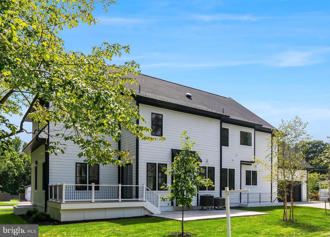 Backyard, Exterior, Facade, Farmhouse