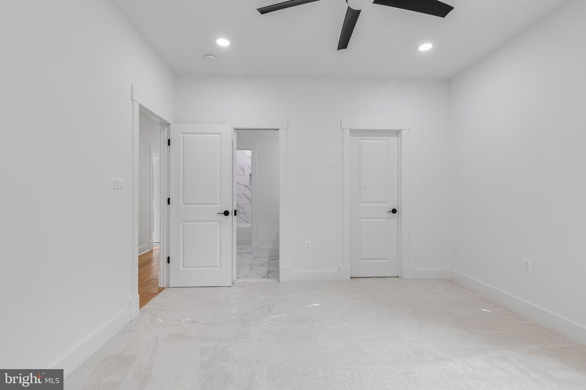 Empty room, Interior, Recessed Lighting
