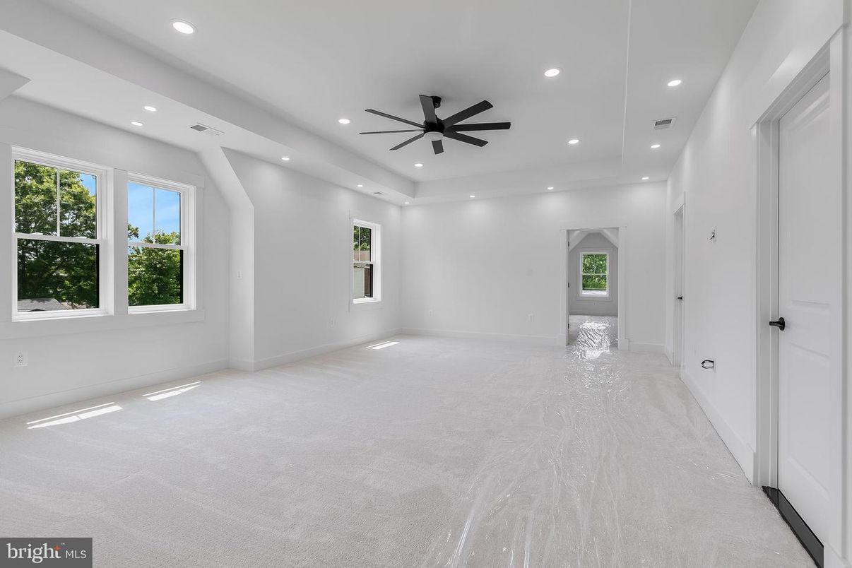 Empty room, Interior, Recessed Lighting