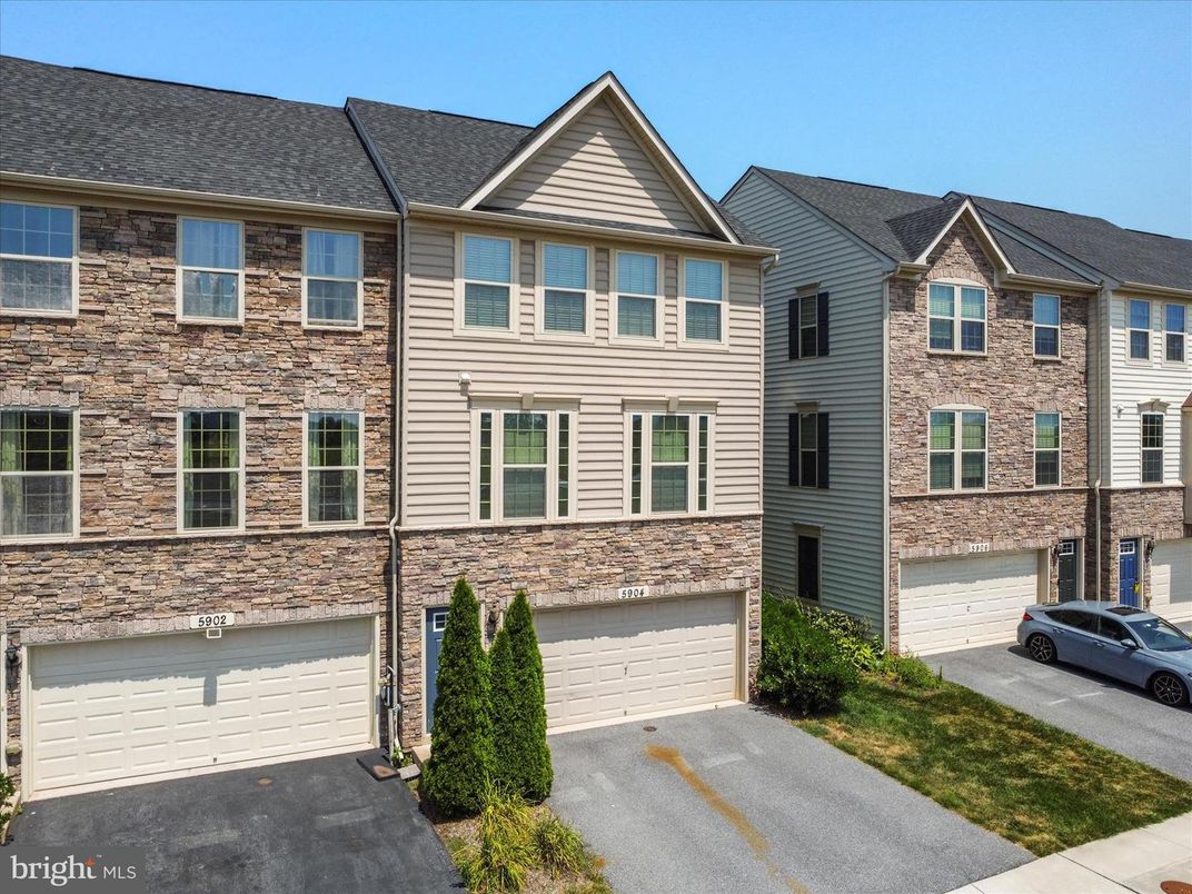 Attached, Exterior, Facade, Brick Facade, Rowhouse
