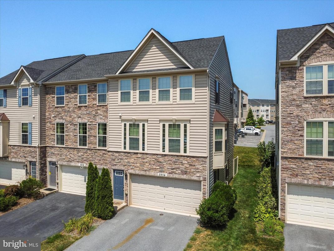 Attached, Exterior, Facade, Brick Facade, Rowhouse