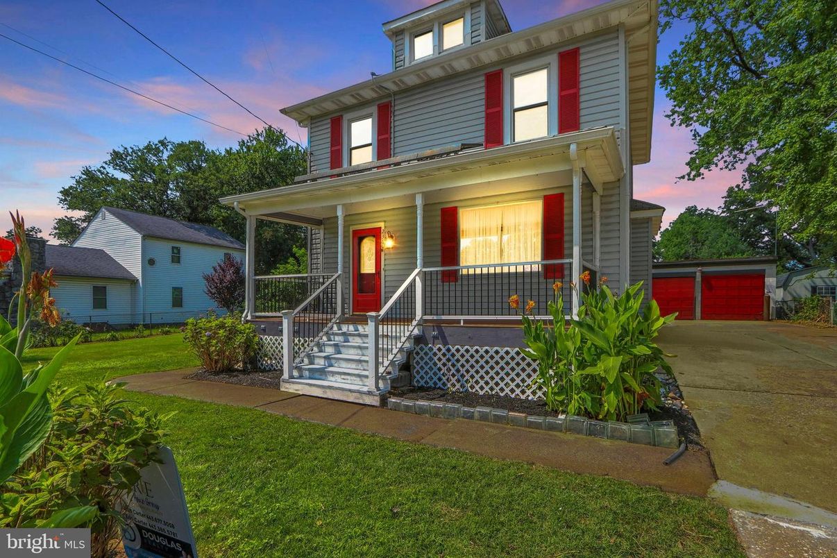 Detached Garage, Exterior, Facade, American Foursquare