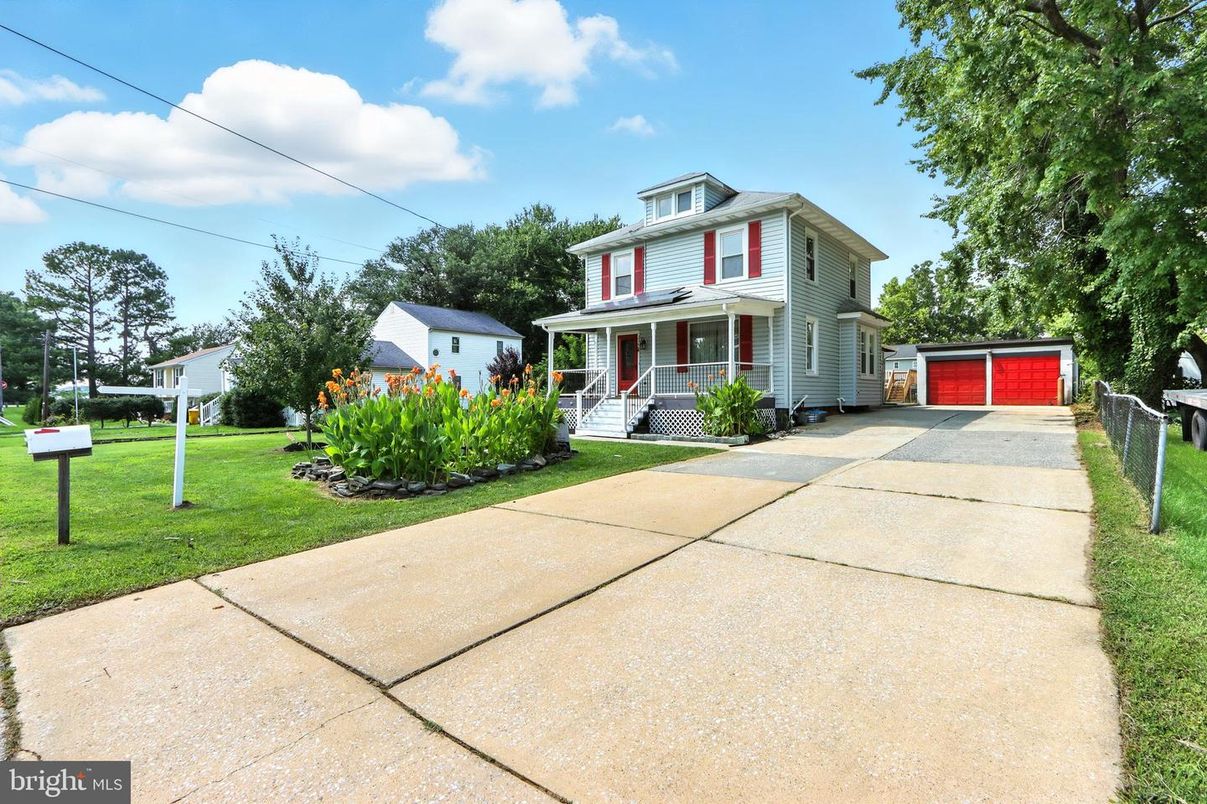 Backyard, Detached Garage, Exterior, Facade, American Foursquare