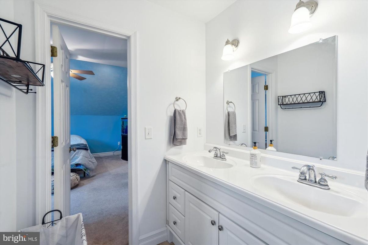 Bathroom, Dual Sink Vanities, Interior