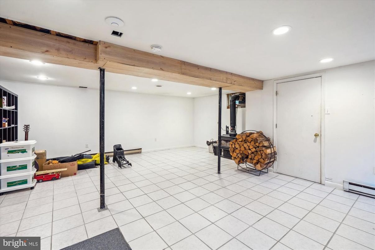 Fitness Equipment, Interior, Recessed Lighting, Wooden Beams