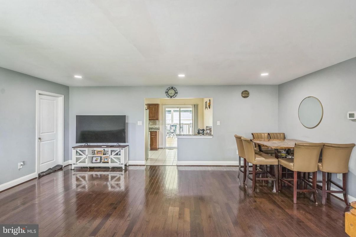 Dining room, Interior, Recessed Lighting, Wood Texture Flooring