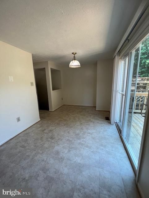 Empty room, Interior, Pendant Lights