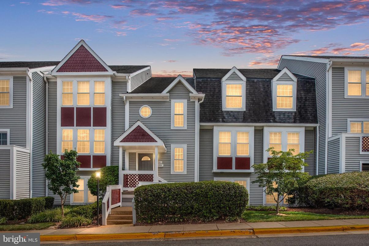 Exterior, Facade, Queen Anne Victorian