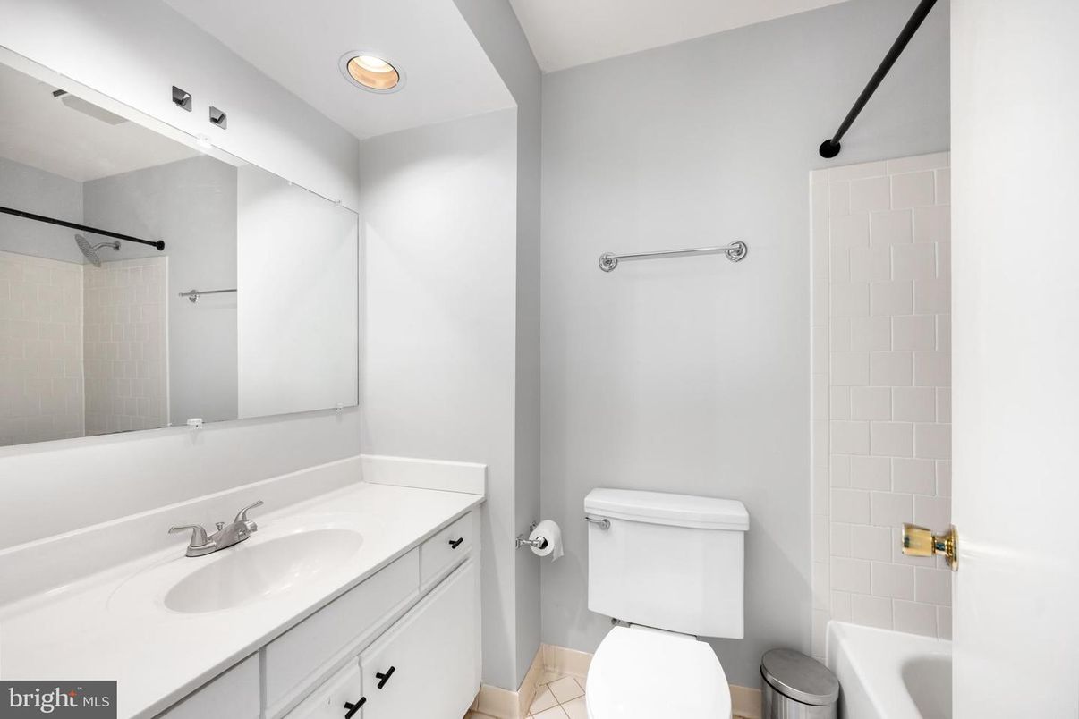 Bathroom, Interior, Recessed Lighting