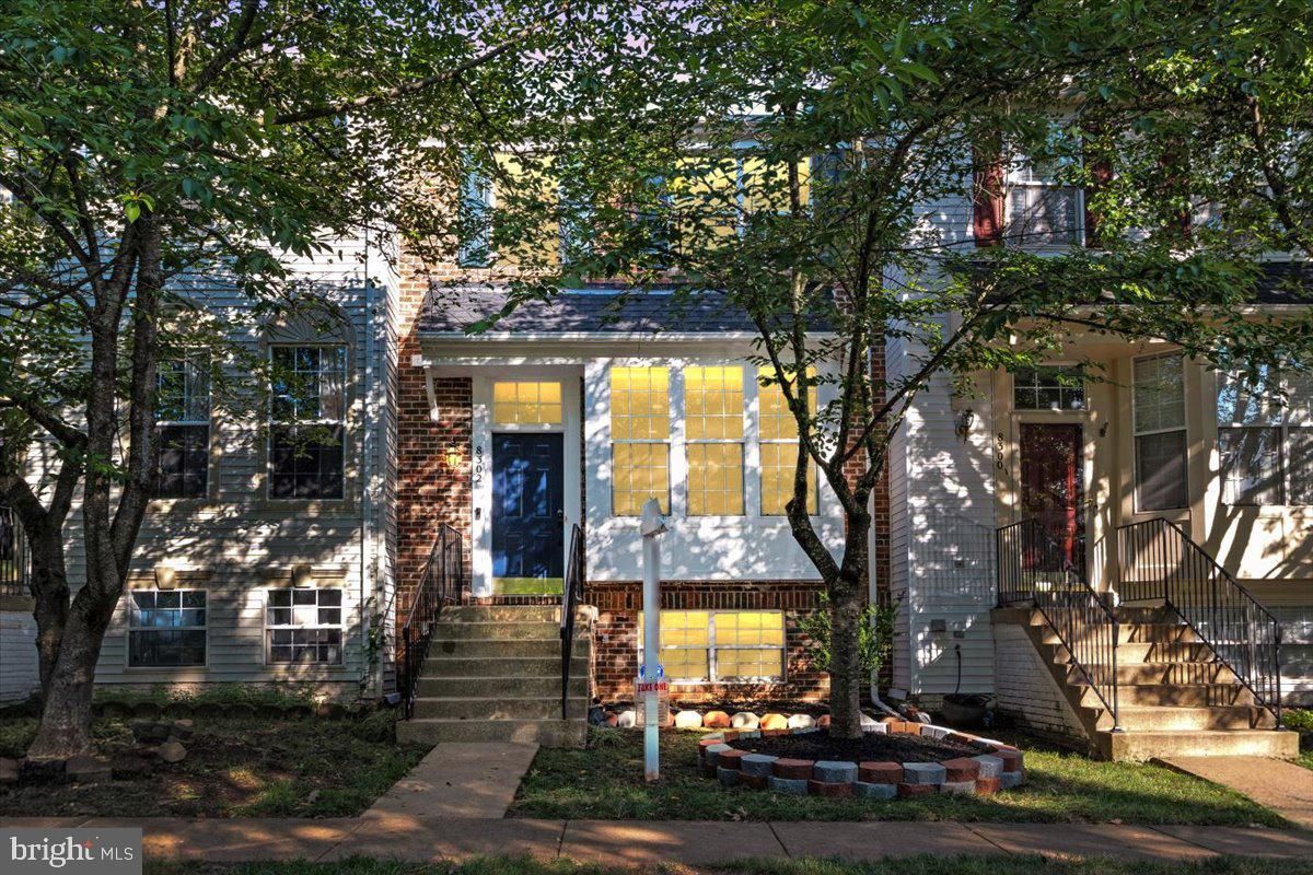 Exterior, Facade, Brick Facade, American Foursquare