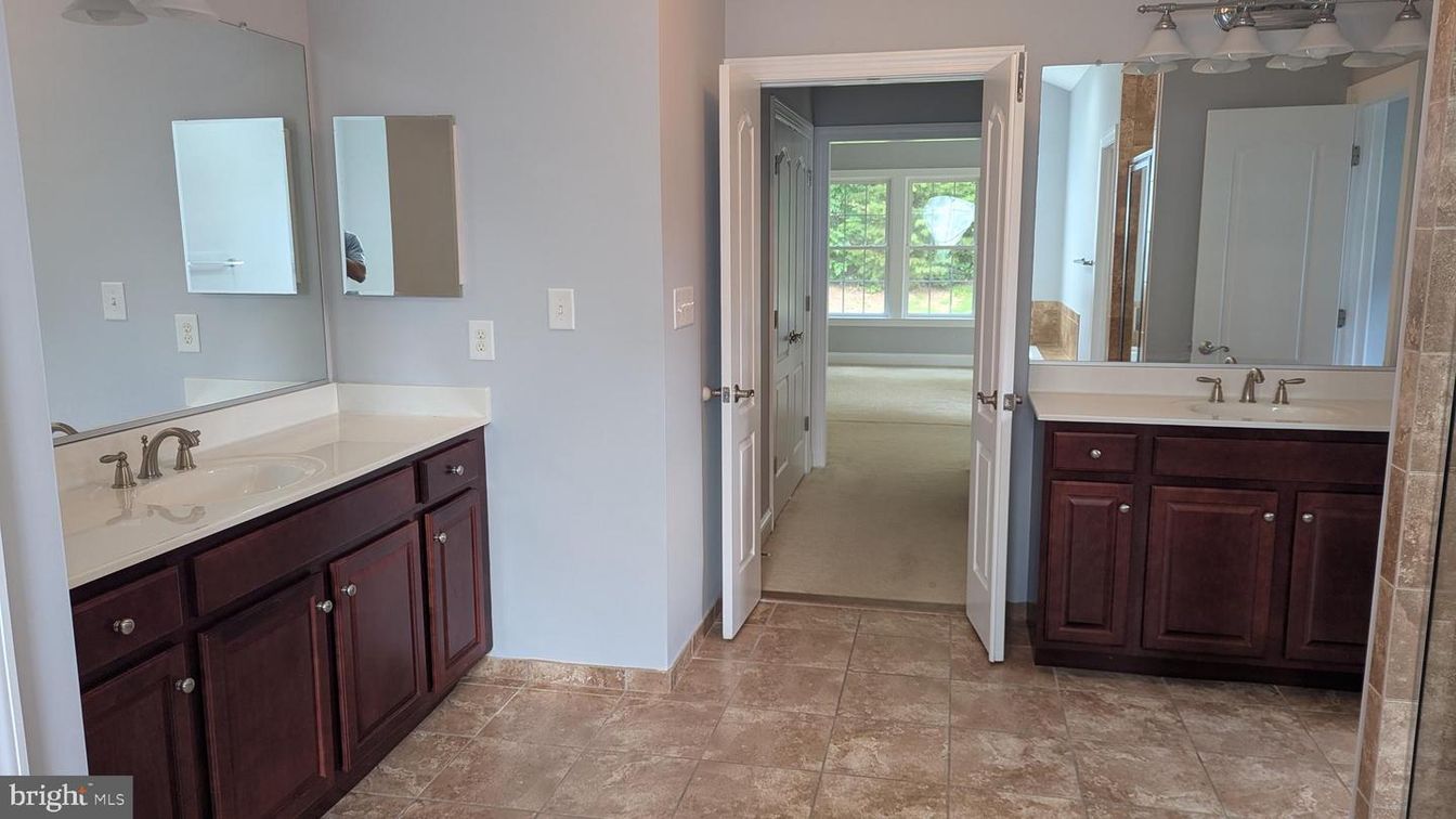 Bathroom, Dual Sink Vanities, Interior