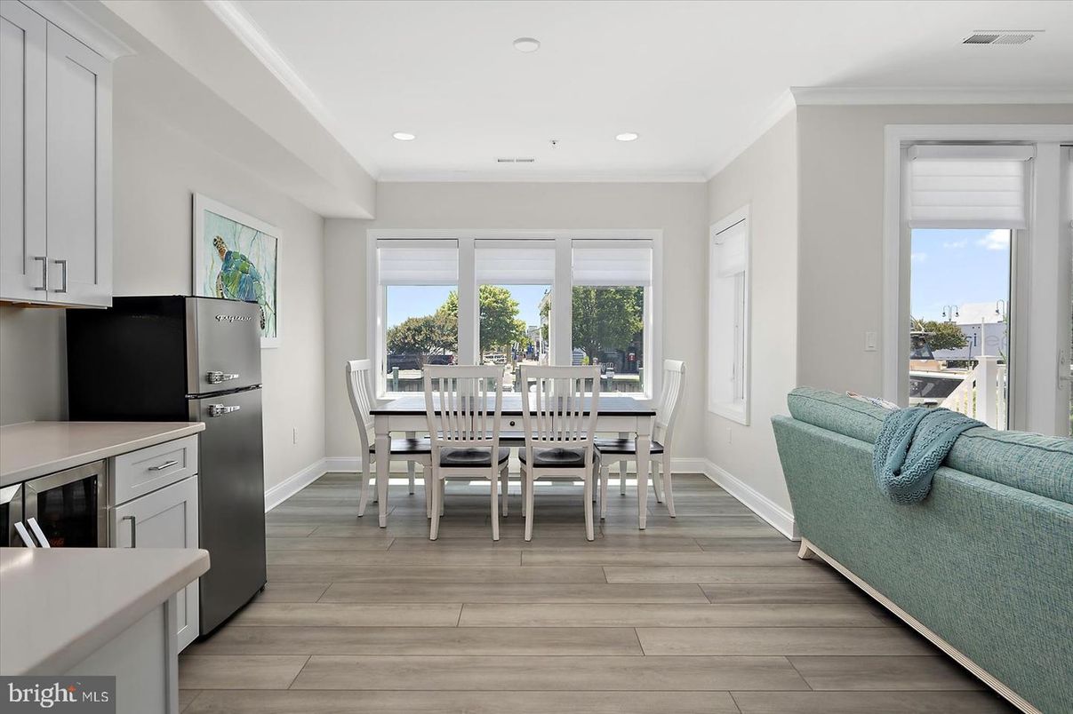 Dining room, Interior, Kitchen, Recessed Lighting, Wood Texture Flooring
