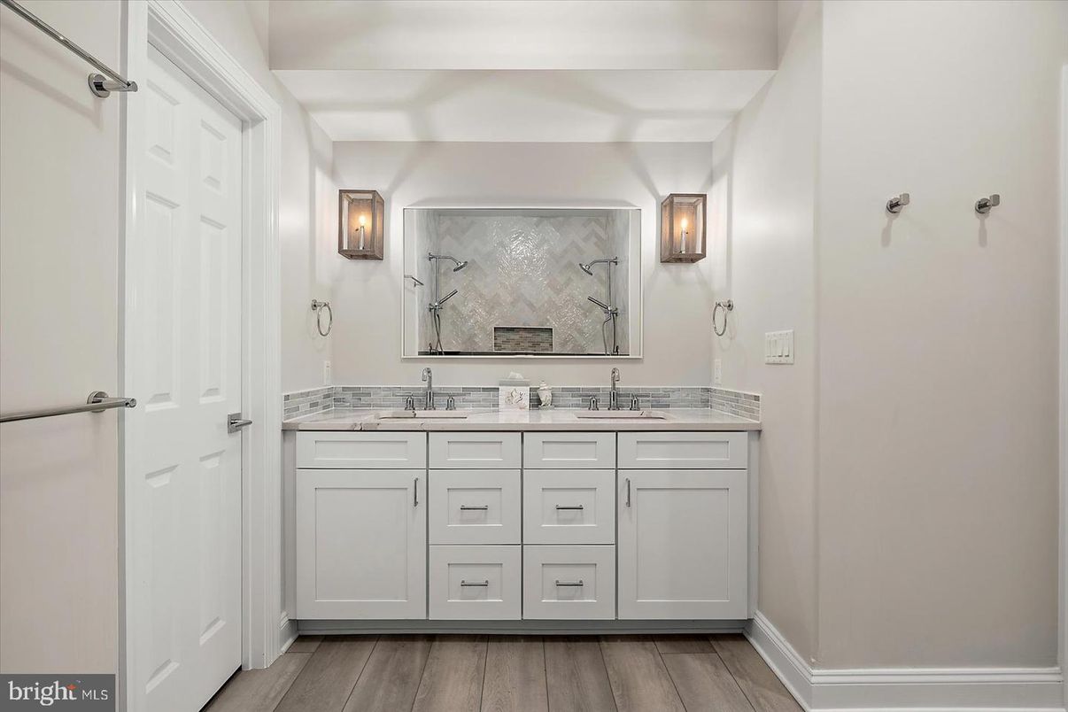 Bathroom, Dual Sink Vanities, Interior, Wood Texture Flooring