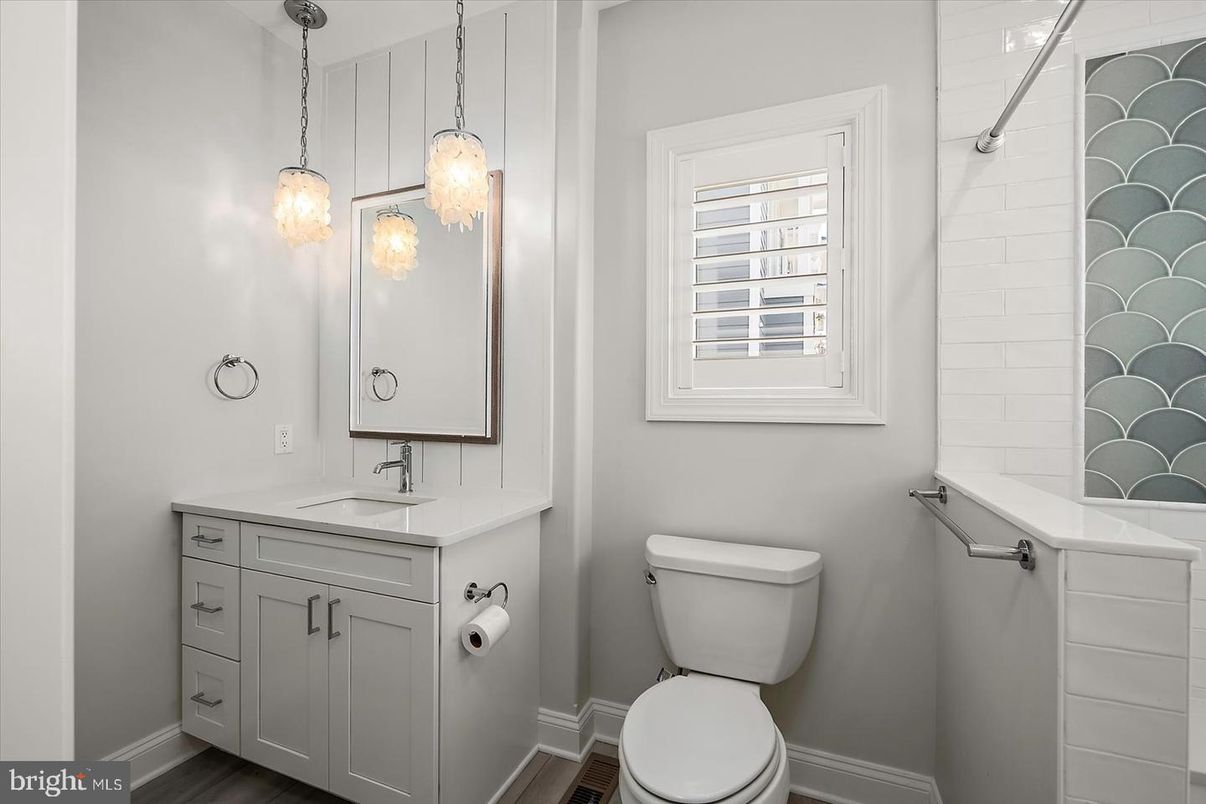Bathroom, Interior, Pendant Lights, Wood Texture Flooring