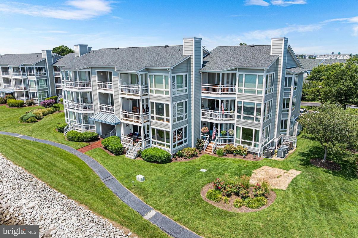 Exterior, Facade, Condo Building
