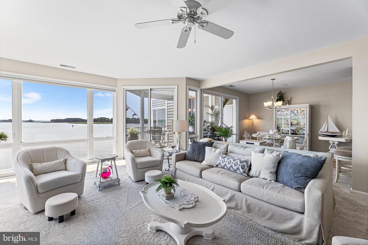 Chandelier, Dining room, Interior, Living room, Water