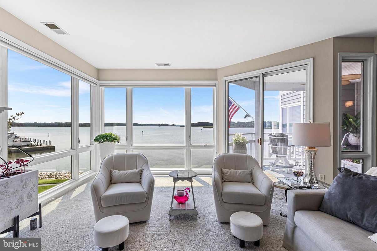 Interior, Living room, Sun Room, Water