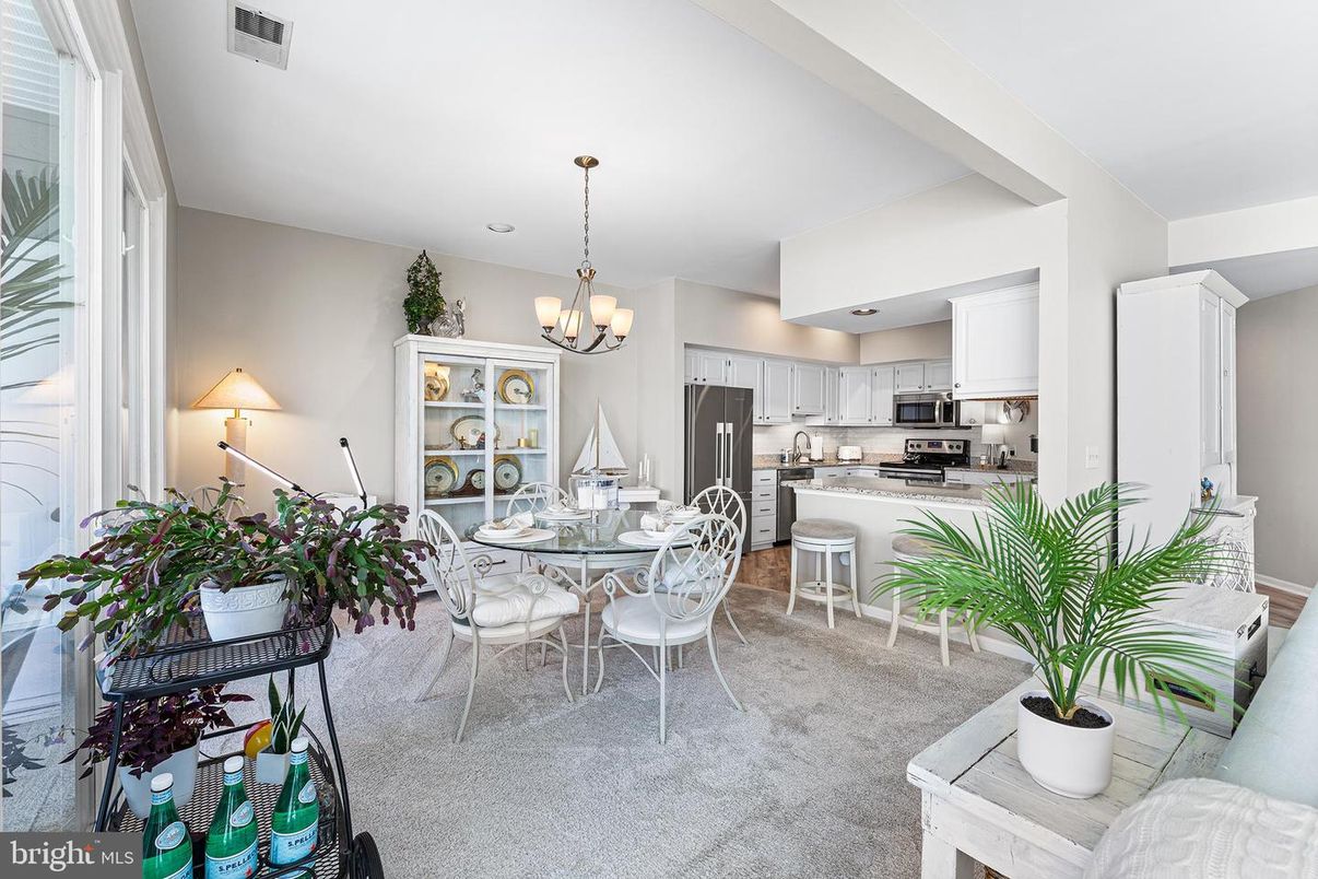 Chandelier, Dining room, Interior, Kitchen, Pendant Lights, Recessed Lighting, Stainless Steel Appliances