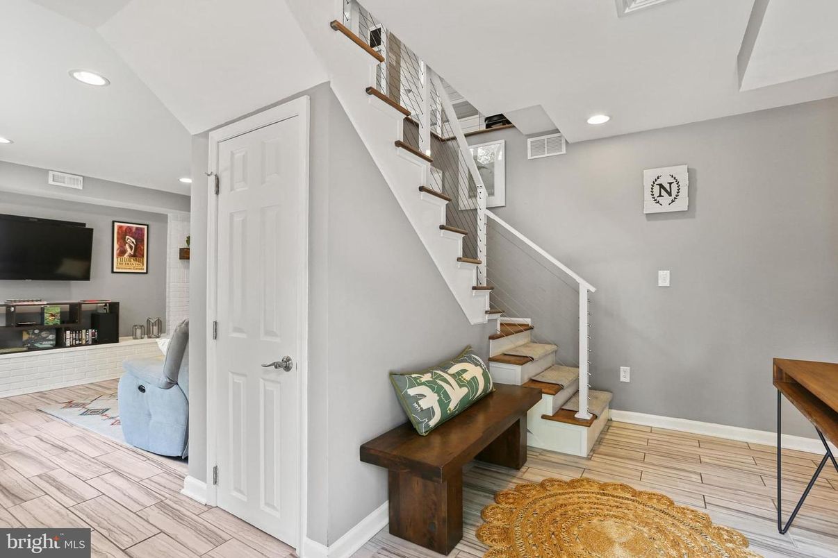 Interior, Recessed Lighting, Wood Texture Flooring