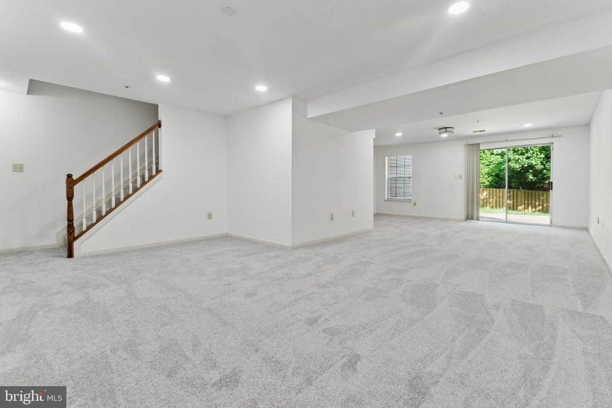 Empty room, Interior, Recessed Lighting