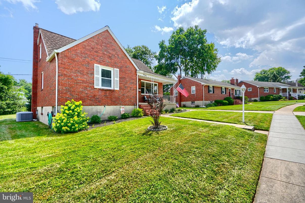 Exterior, Facade, Brick Facade, Cape Cod