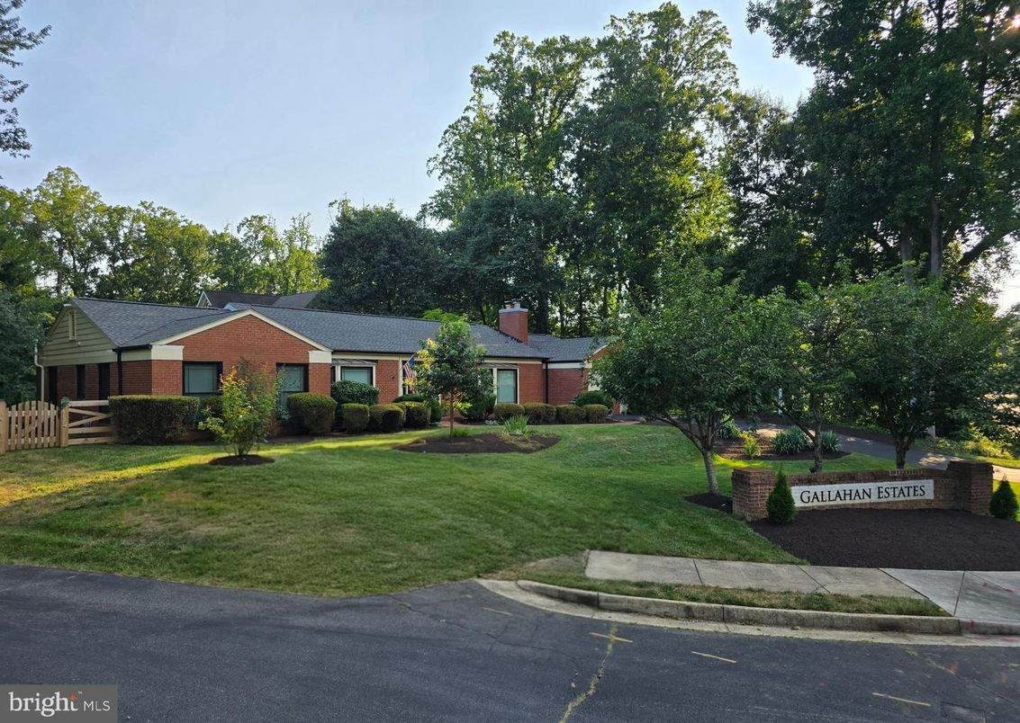 Attached, Exterior, Facade, Brick Facade, Ranch