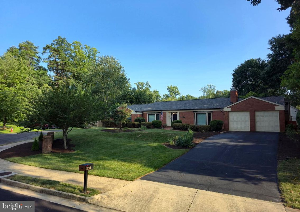 Attached, Exterior, Facade, Brick Facade, Ranch