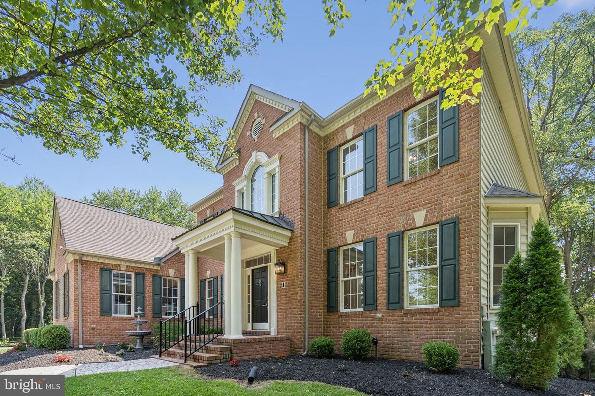 Exterior, Facade, Brick Facade, Rowhouse