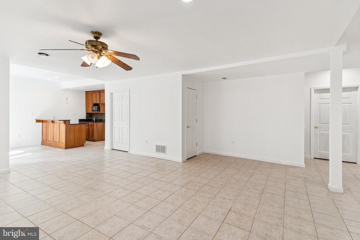 Empty room, Interior, Kitchen, Recessed Lighting