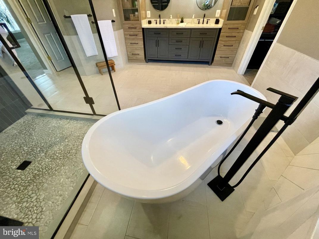 Bathroom, Free Standing Baths, Interior