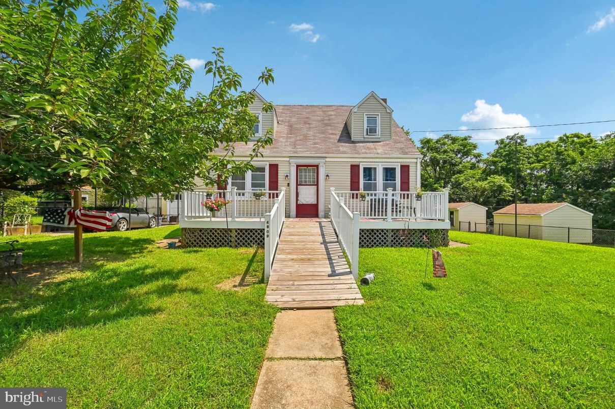Backyard, Exterior, Facade, Cape Cod
