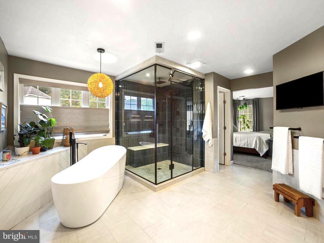 Bathroom, Bedroom, Free Standing Baths, Glass Shower, Interior, Pendant Lights, Recessed Lighting