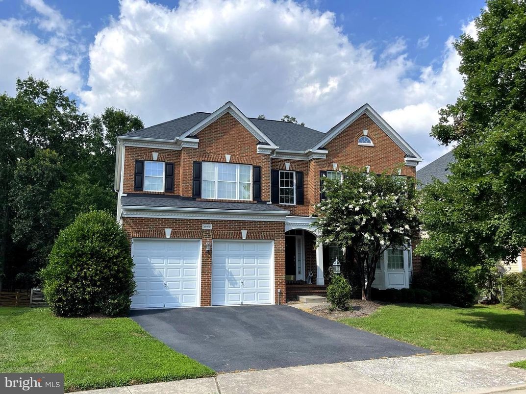 Attached, Exterior, Facade, Brick Facade, Brick Traditional