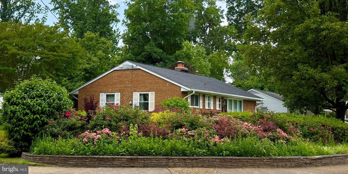 Exterior, Facade, Brick Facade, Ranch