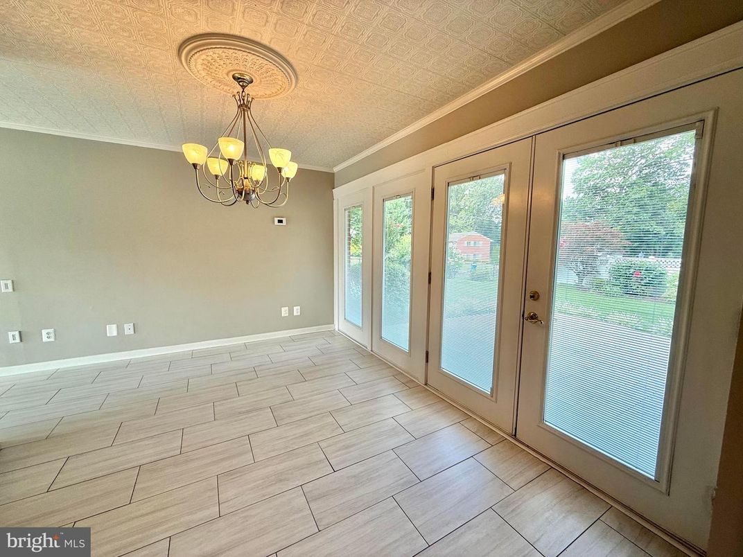 Chandelier, Empty room, Interior