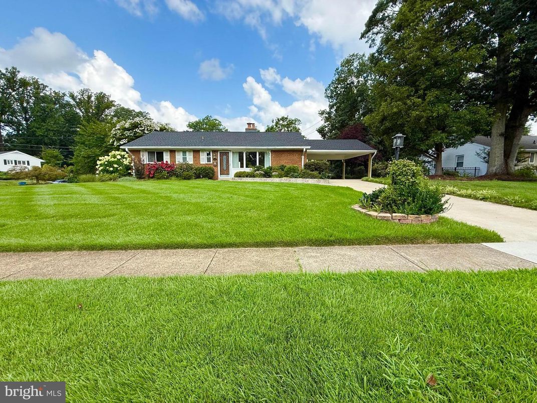 Backyard, Exterior, Facade, Brick Facade, Ranch