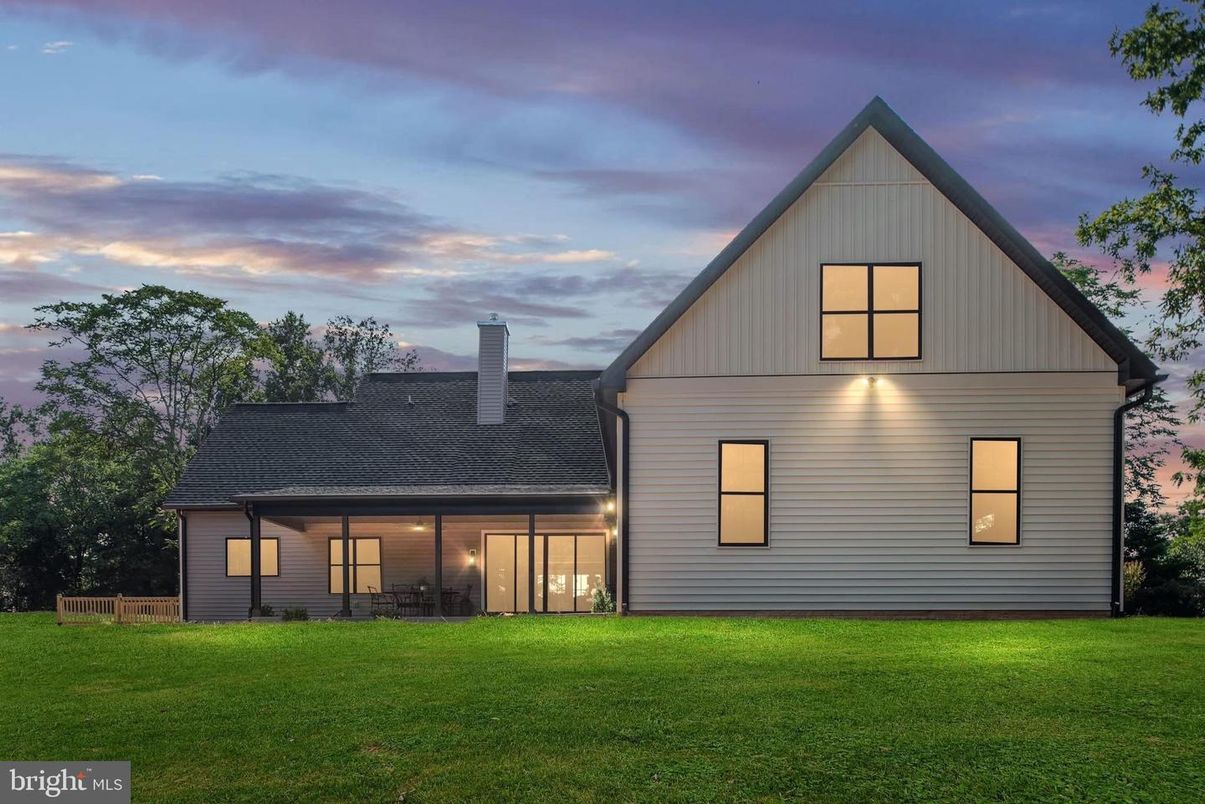 Backyard, Exterior, Facade, Farmhouse