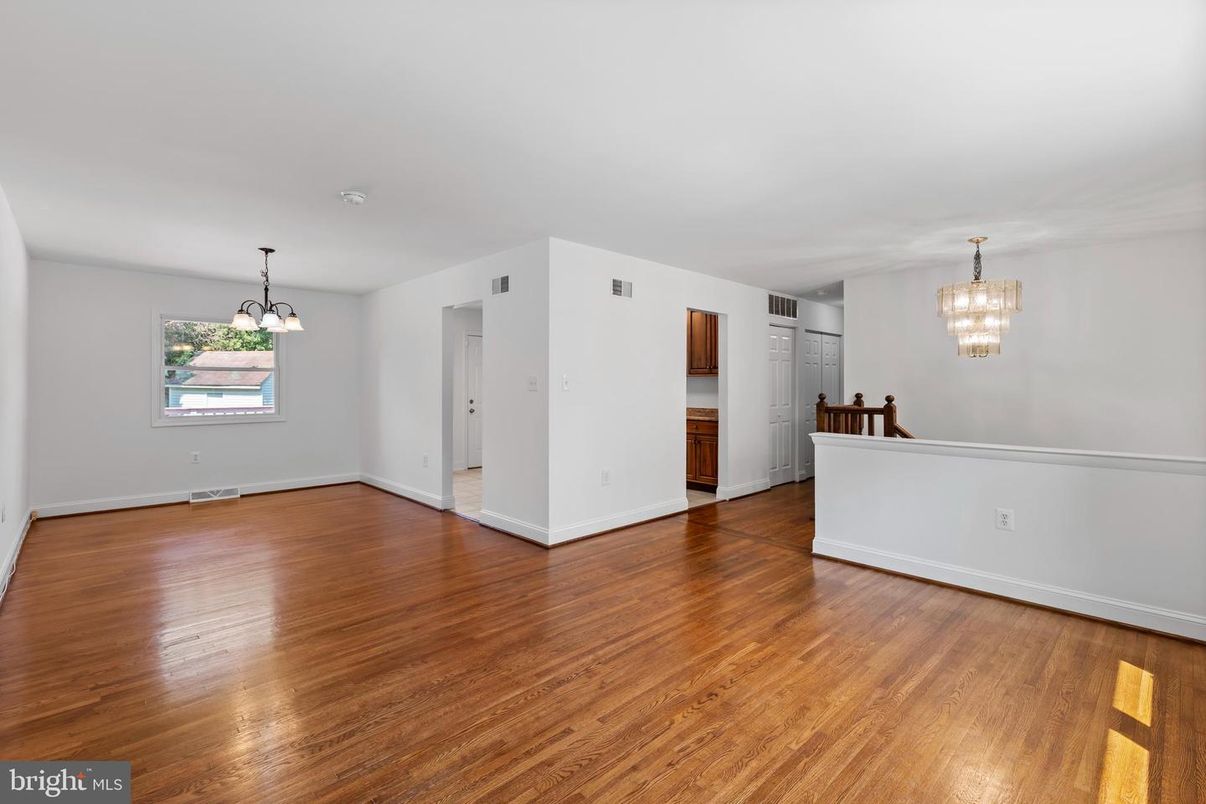 Chandelier, Empty room, Interior, Pendant Lights, Wood Texture Flooring