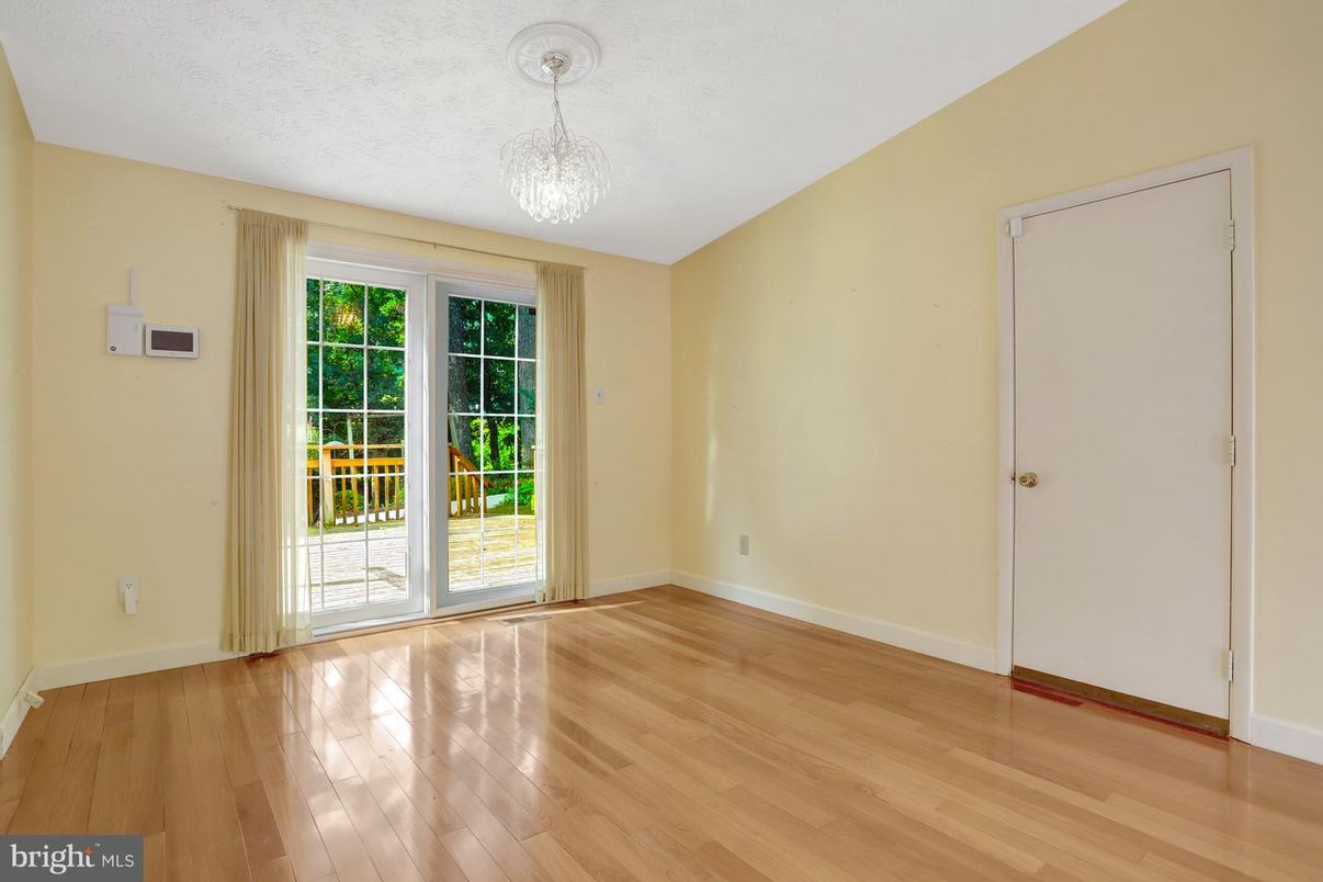 Chandelier, Empty room, Interior, Wood Texture Flooring