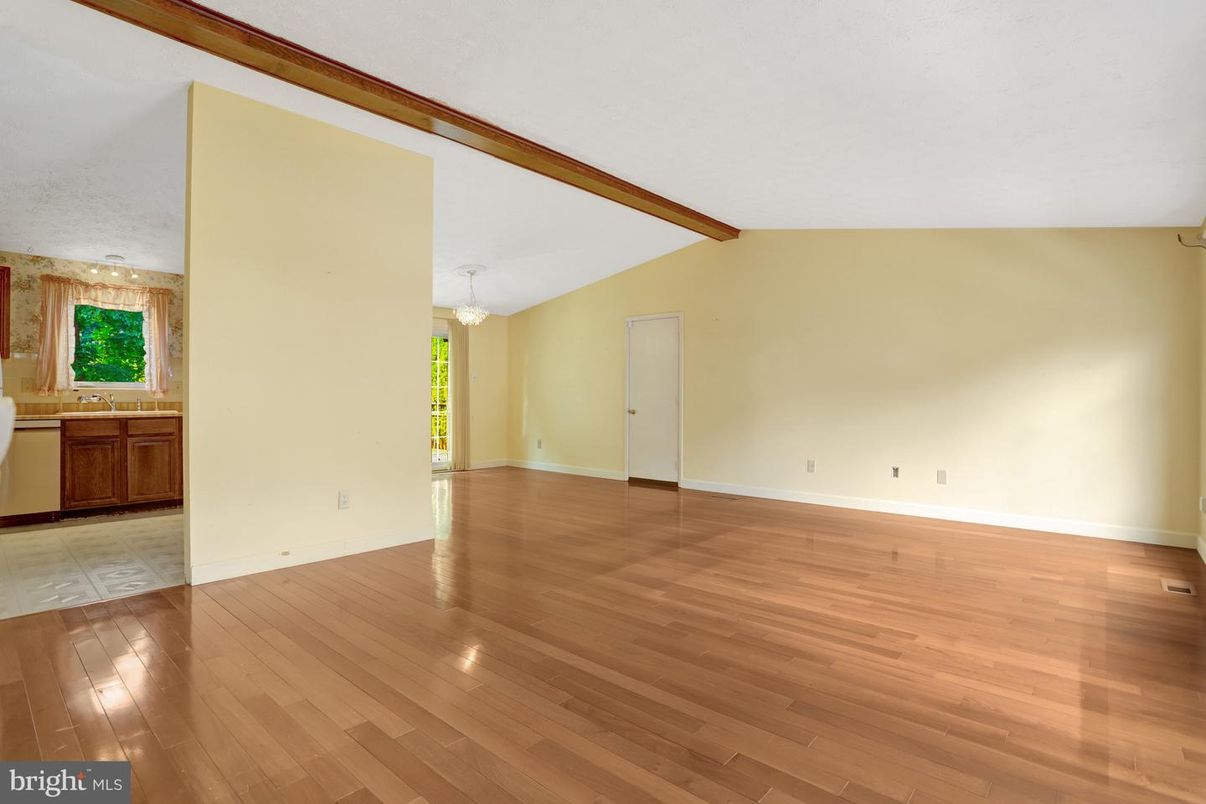 Chandelier, Empty room, Interior, Wooden Beams, Wood Texture Flooring