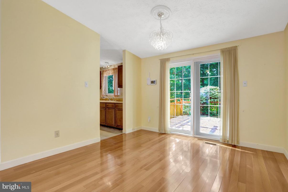 Chandelier, Empty room, Interior, Wood Texture Flooring