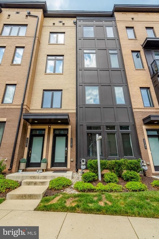 Exterior, Facade, Brick Facade, Rowhouse