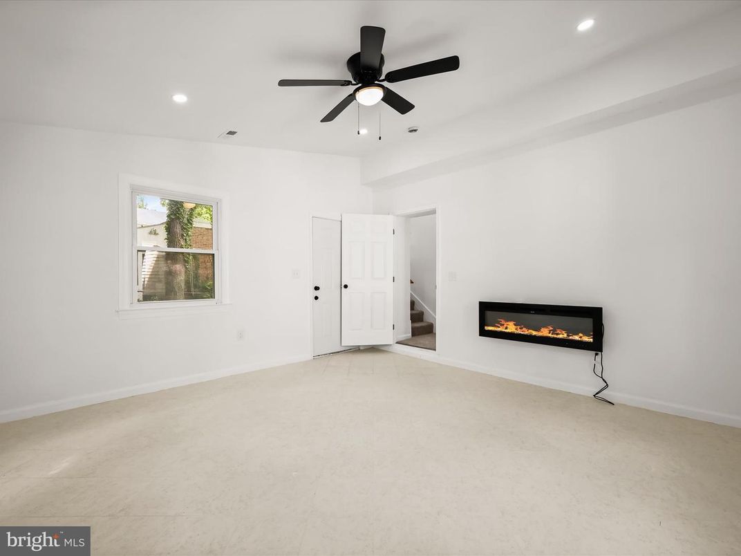 Empty room, Fireplace, Interior, Recessed Lighting