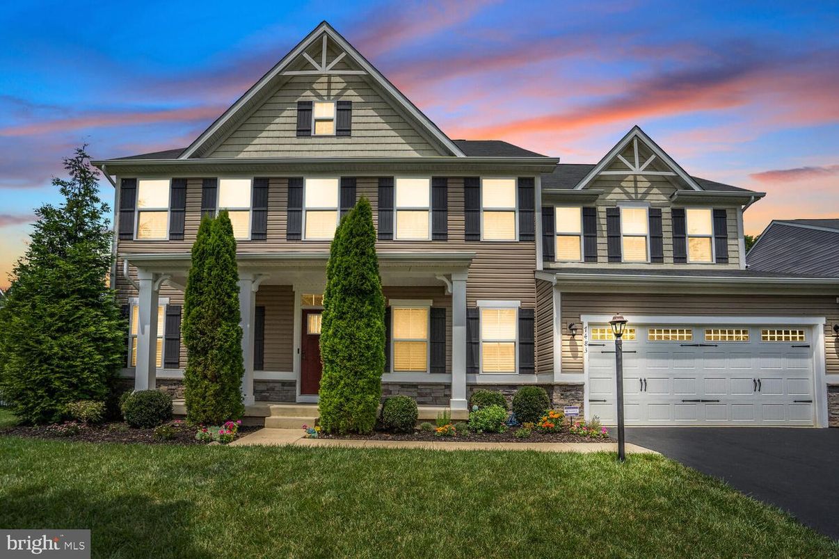 Attached, Exterior, Facade, Farmhouse
