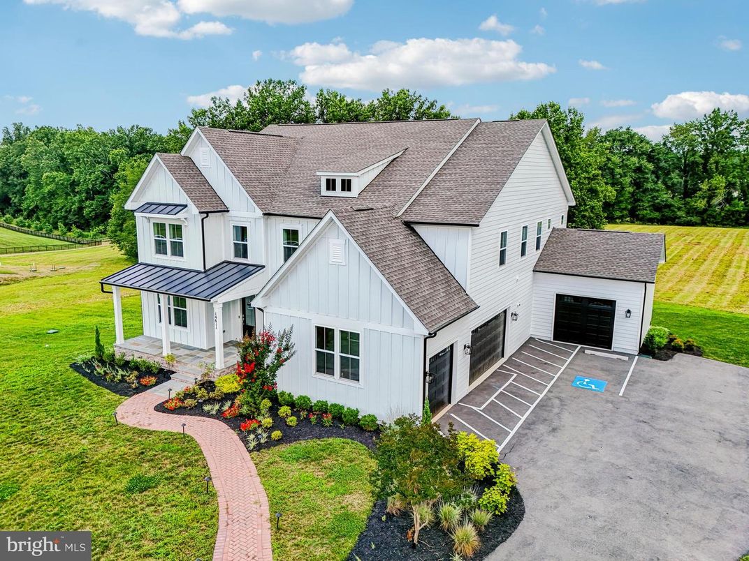 Backyard, Detached Garage, Exterior