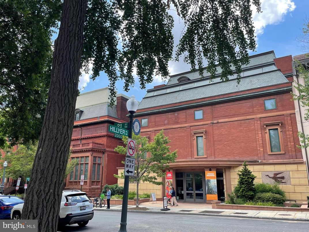 Exterior, Facade, Rowhouse