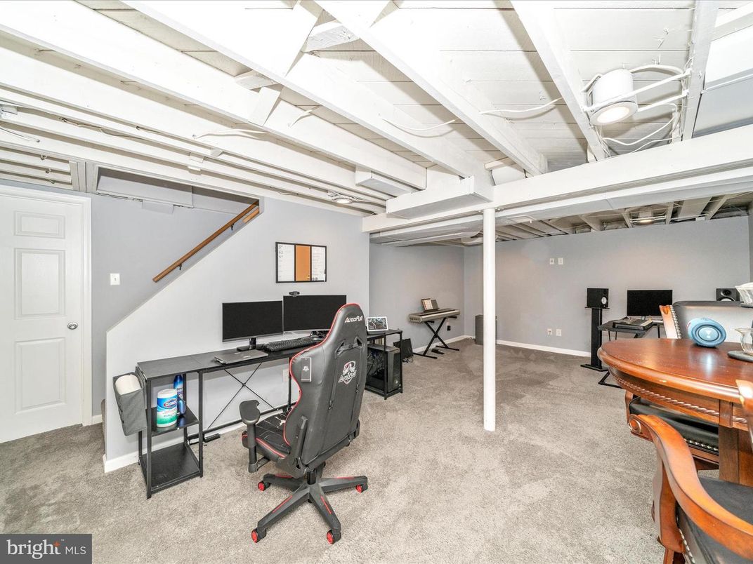 Home Office, Interior