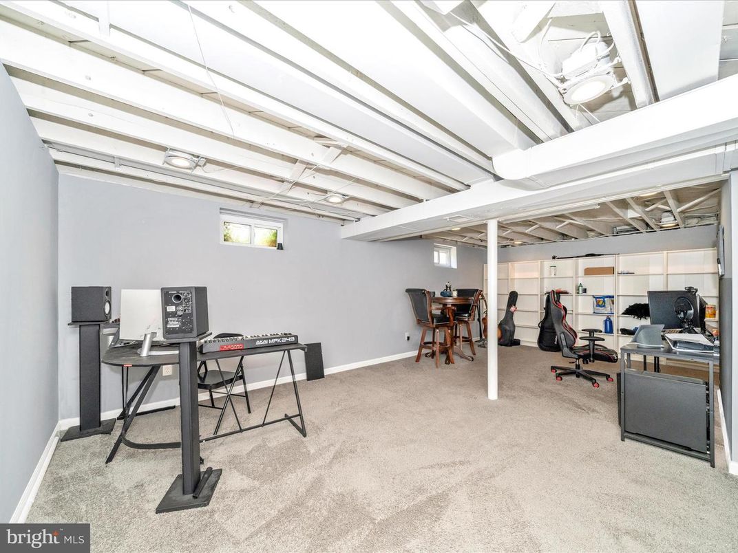 Home Office, Interior