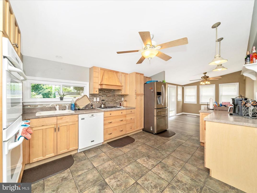 Interior, Kitchen, Pendant Lights, Wood Texture Flooring